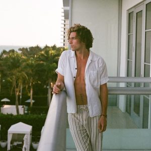 000000390025 000000390025